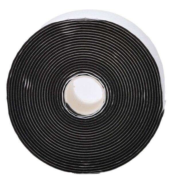 Plum QuickSoft Bandage Black 5,5 cm x 5 m – elastisk og selvklebende bandasje for trygg og effektiv beskyttelse.
